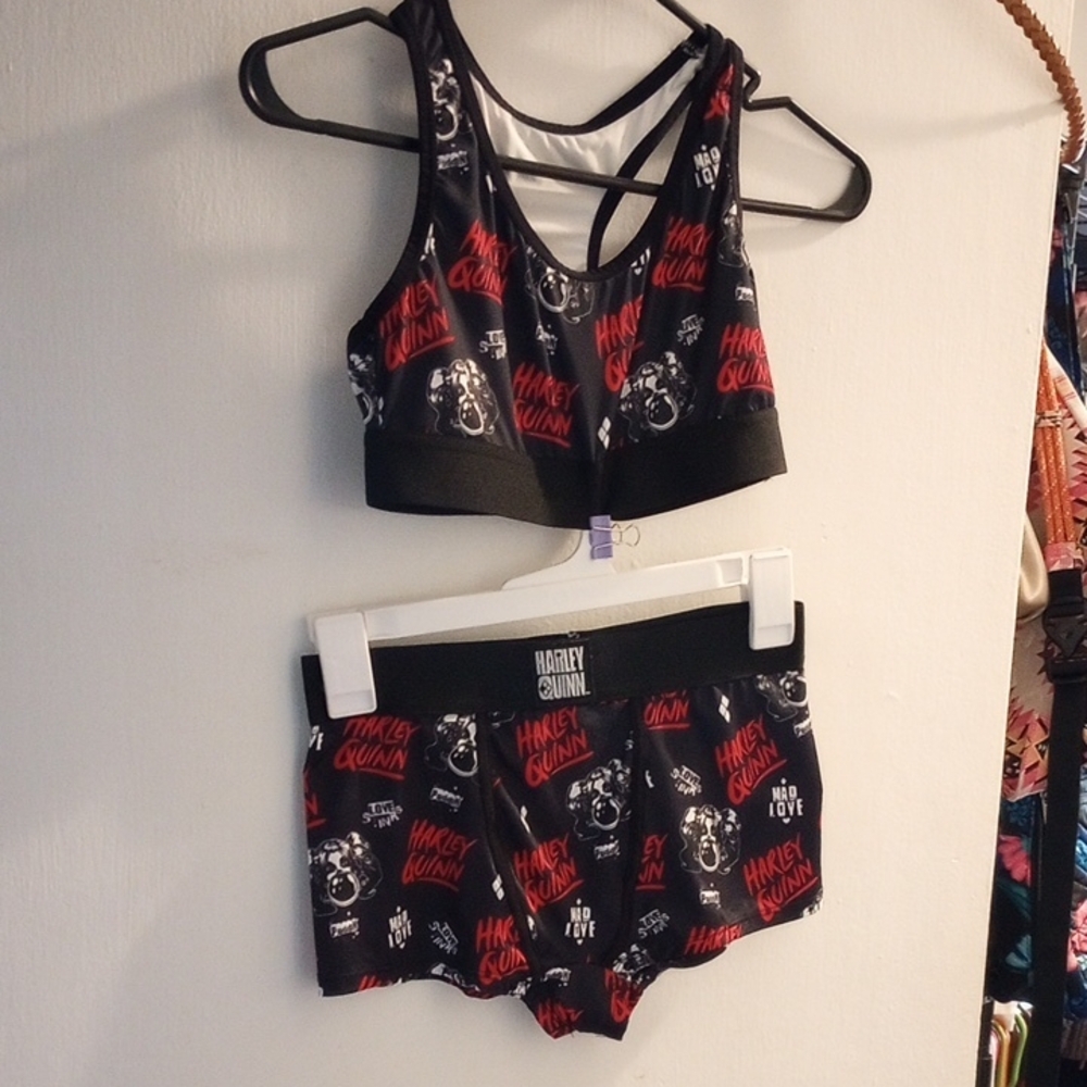 Batman Harley Quinn Sports Bra Set